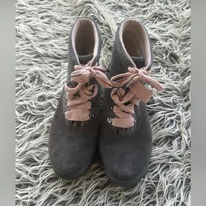 Keds Grey Wool Suede Lace Up Camp High Top Hiking Boots Pink Laces Size 11 Women